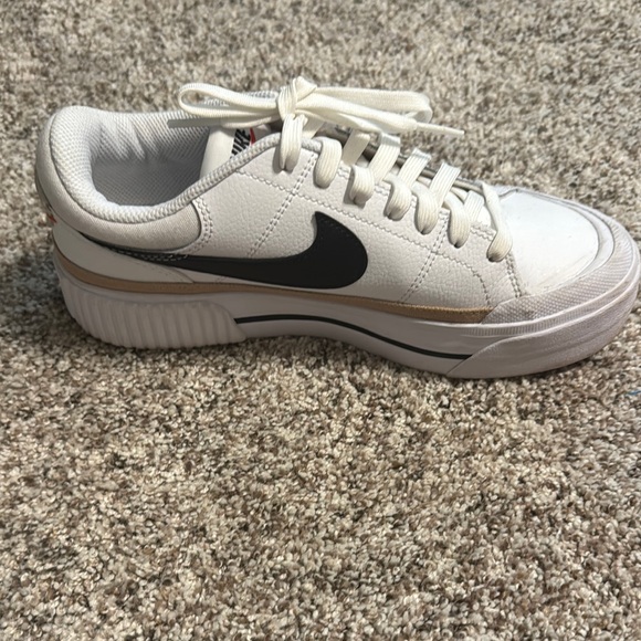 Nike White and Black Sneakers with Modern Design - Picture 5 of 6